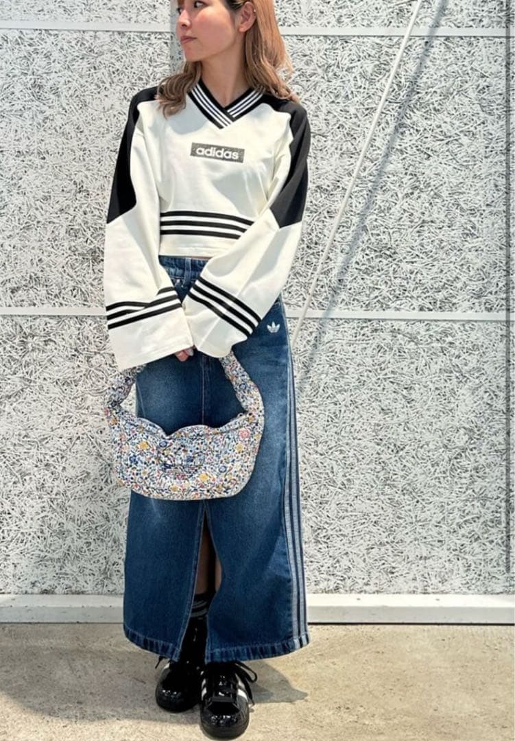 新品adidas✨️ブロッキング クルーネック スウェットシャツ