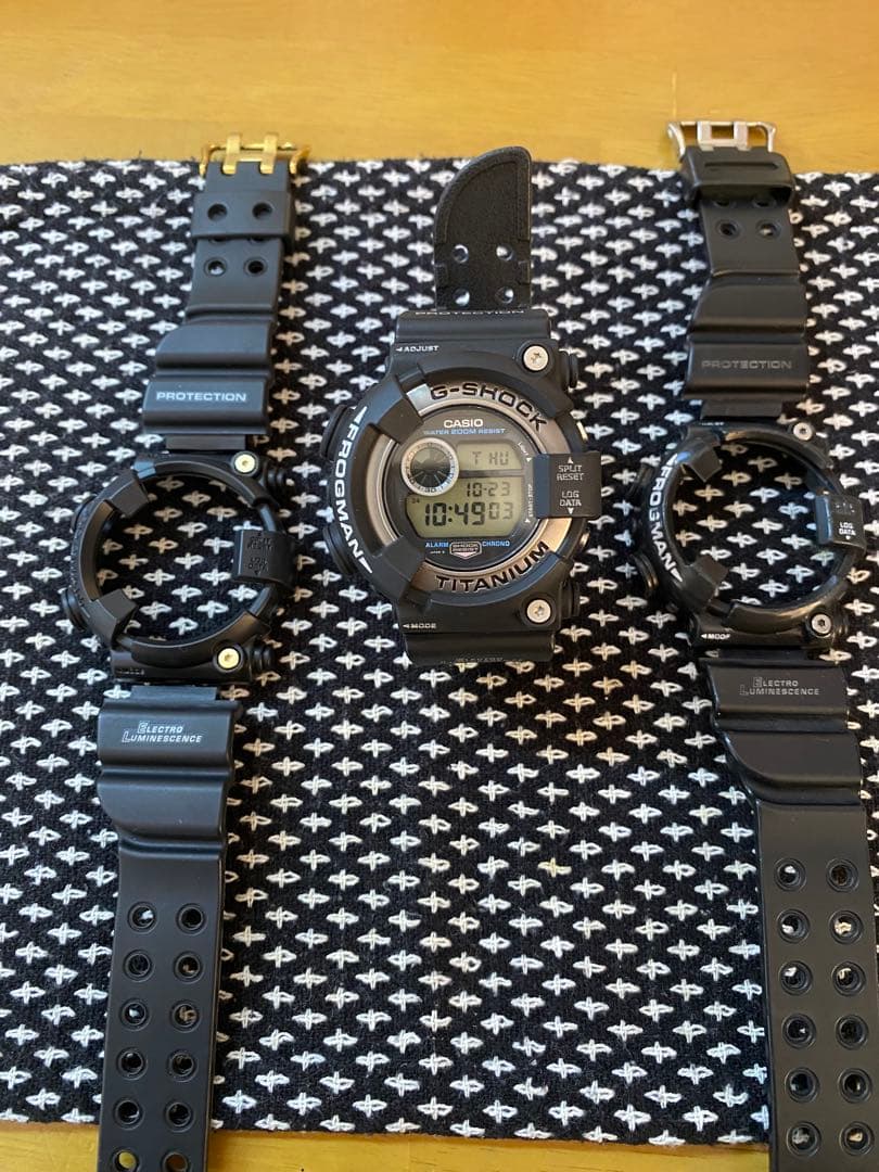 DW-8200 2代目フロッグマン本体1+純正予備ベゼル2+純正予備バンド2