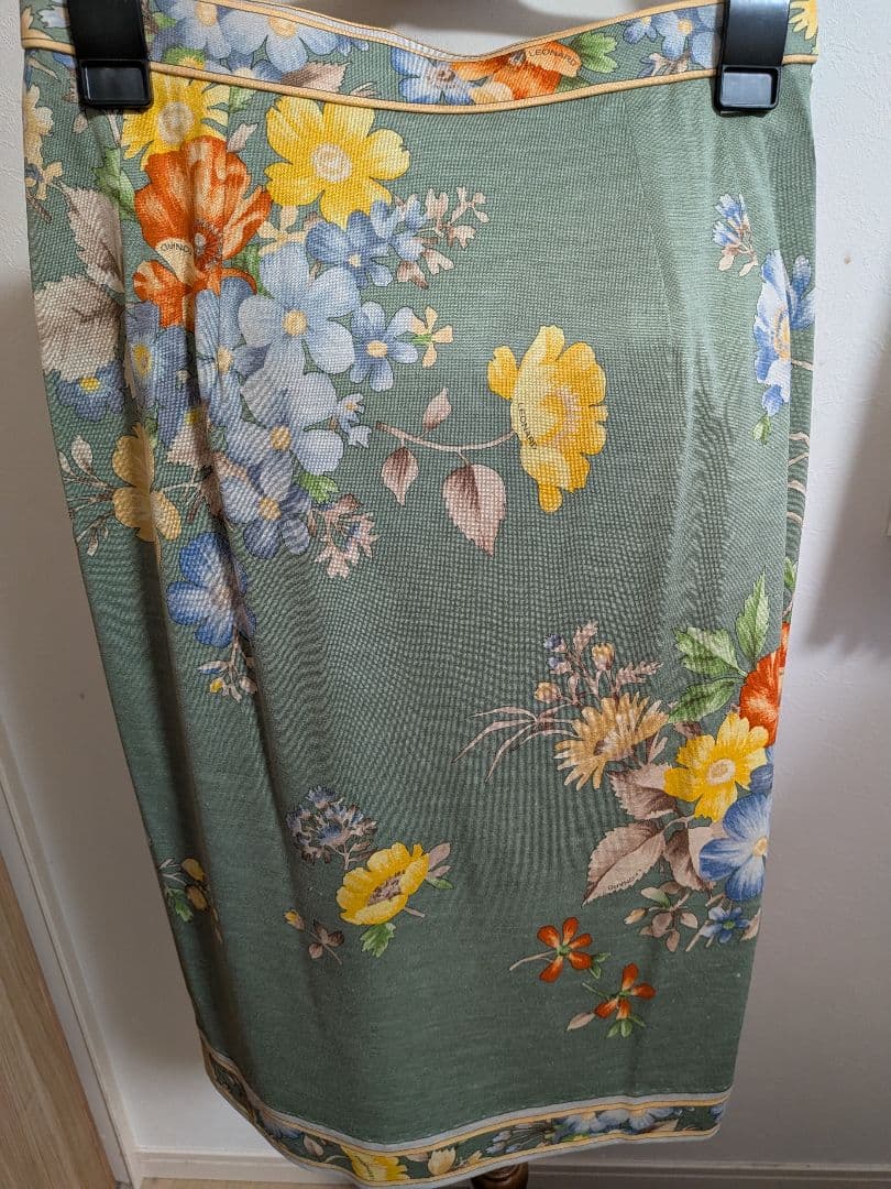 【超美品】レオナールLEONARD 花柄グリーン(若草色)セットアップ