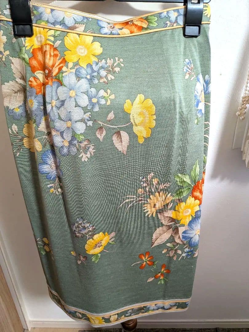 【超美品】レオナールLEONARD 花柄グリーン(若草色)セットアップ