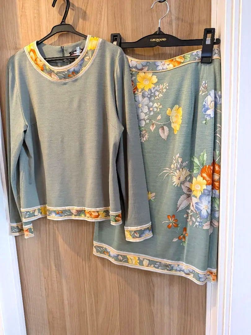 【超美品】レオナールLEONARD 花柄グリーン(若草色)セットアップ