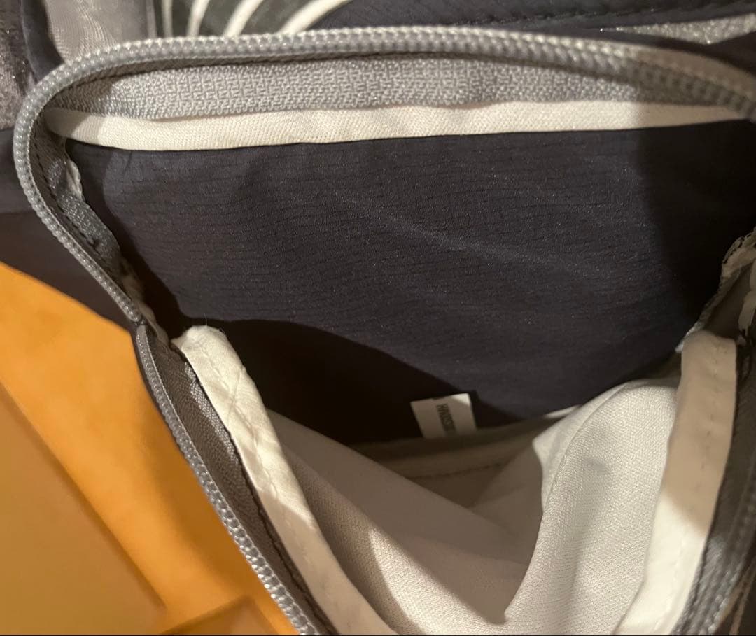 【美品】[ミキハウス×ポグネー]ベビーキャリア　チャコールグレー 抱っこ紐