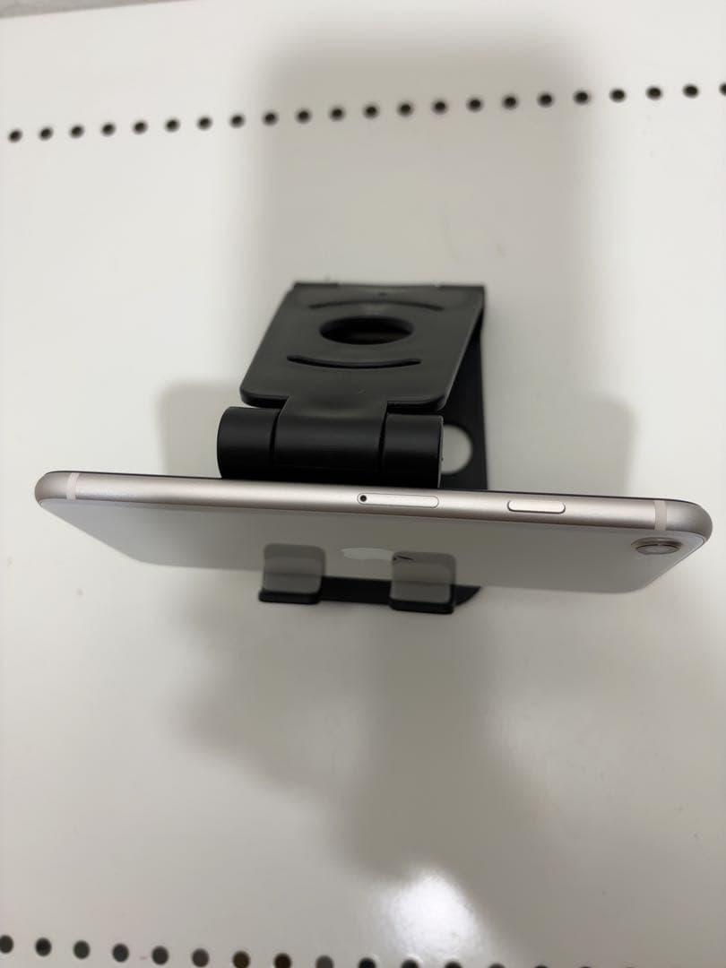 早い者勝ち　[SIMフリー]Apple iPhone se3 64GB