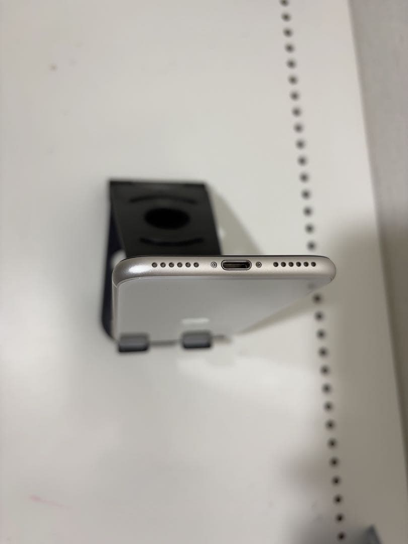 早い者勝ち　[SIMフリー]Apple iPhone se3 64GB