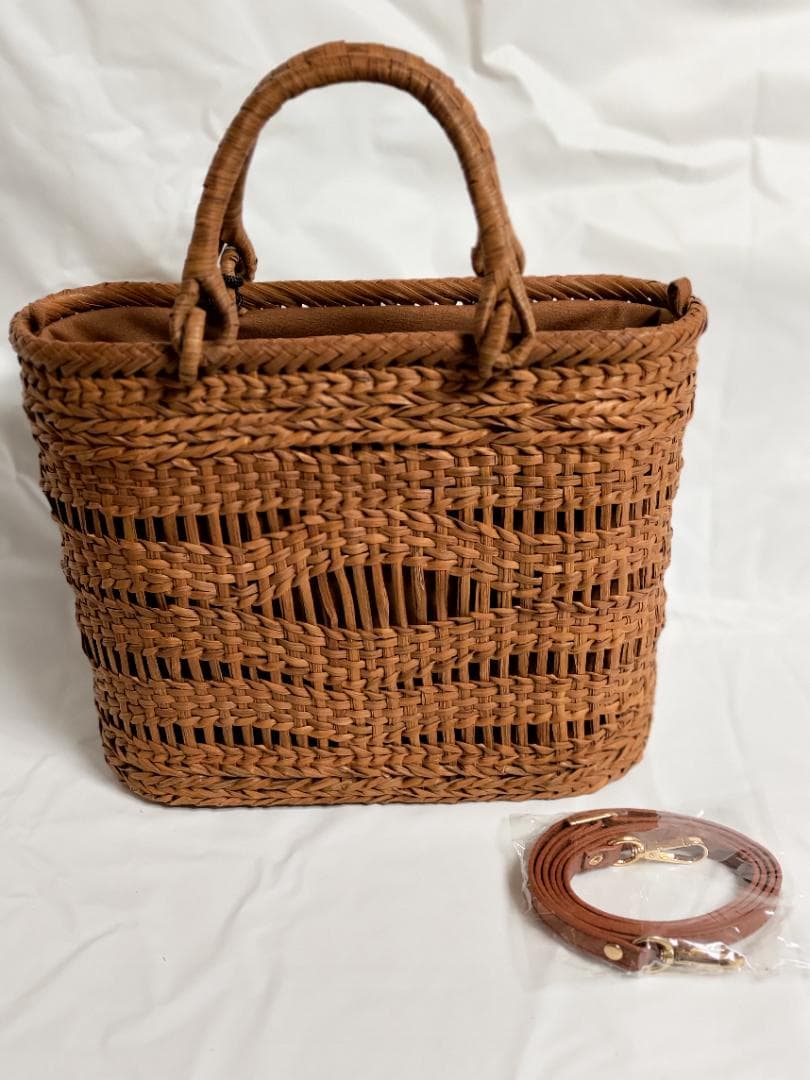 山葡萄かごバッグ 透かし波編み　手作り①