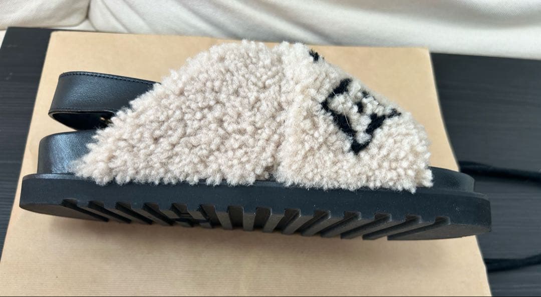 LOUIS VUITTON ルイヴィトン　ロゴ刺繍サンダル　秋冬用　36.5