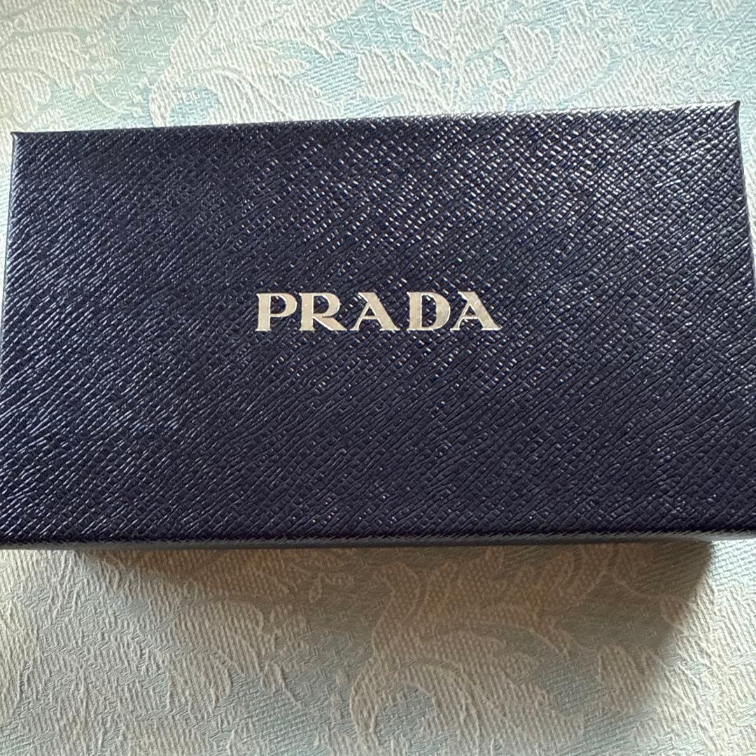 プラダ iPhone16 pro max サフィアーノ レザー スマホ ケース