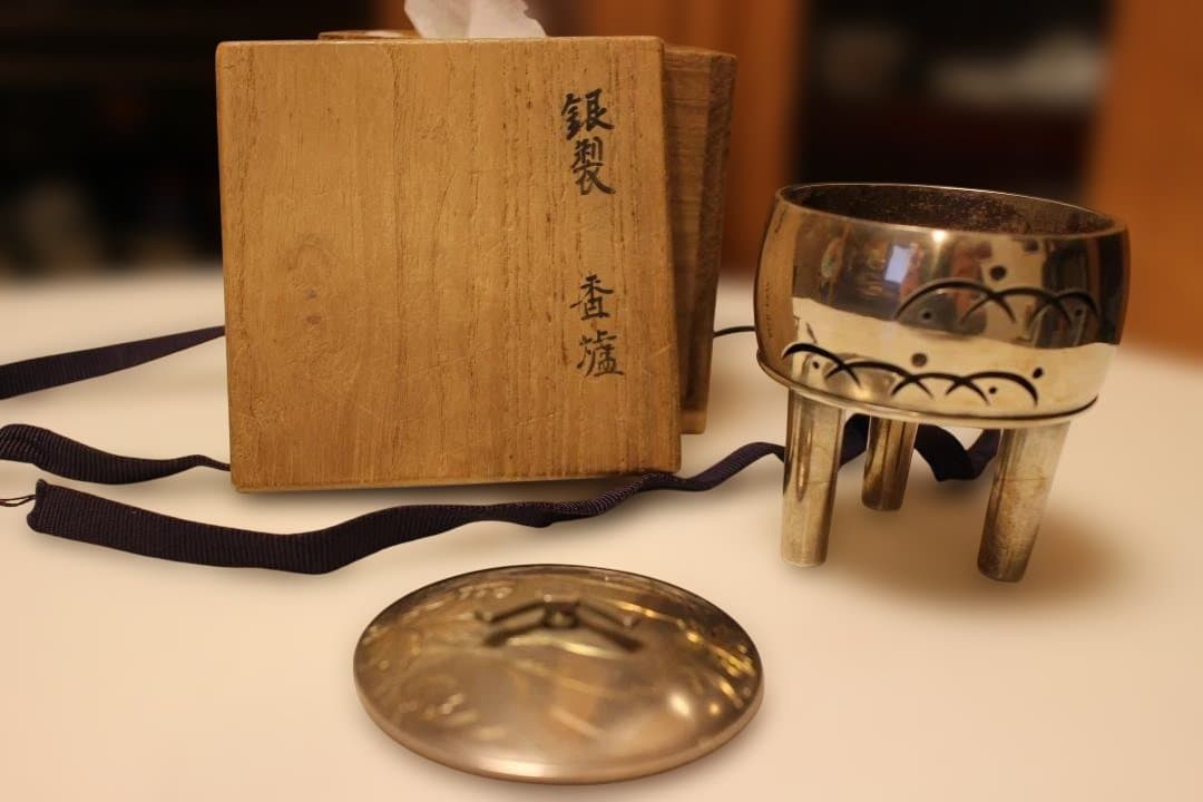 宮内省御用　服部製　純銀　丸形透かし香炉　241ｇ　　香道具銀瓶湯沸鉄瓶