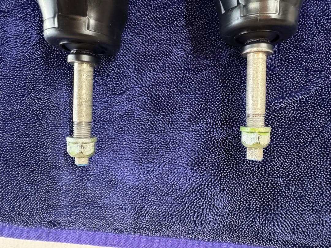 トヨタプラド150系純正新車取り出しコイルスプリングとショックアブソーバーセット