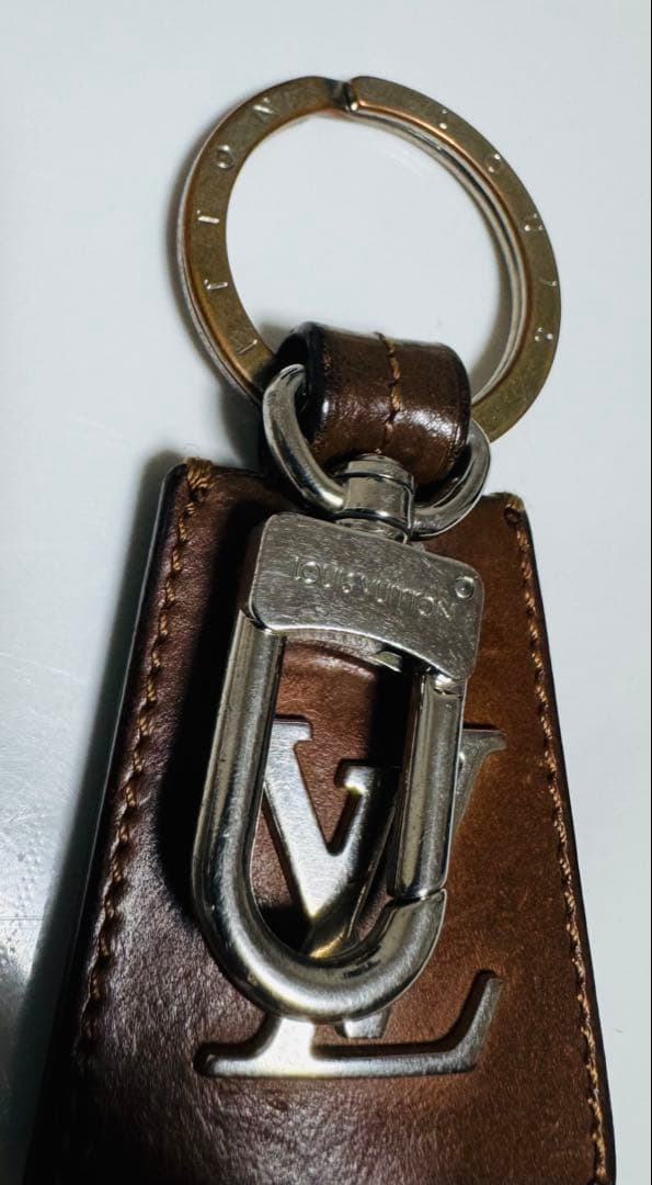 Louis Vuitton ブラウン　レザー キーホルダー