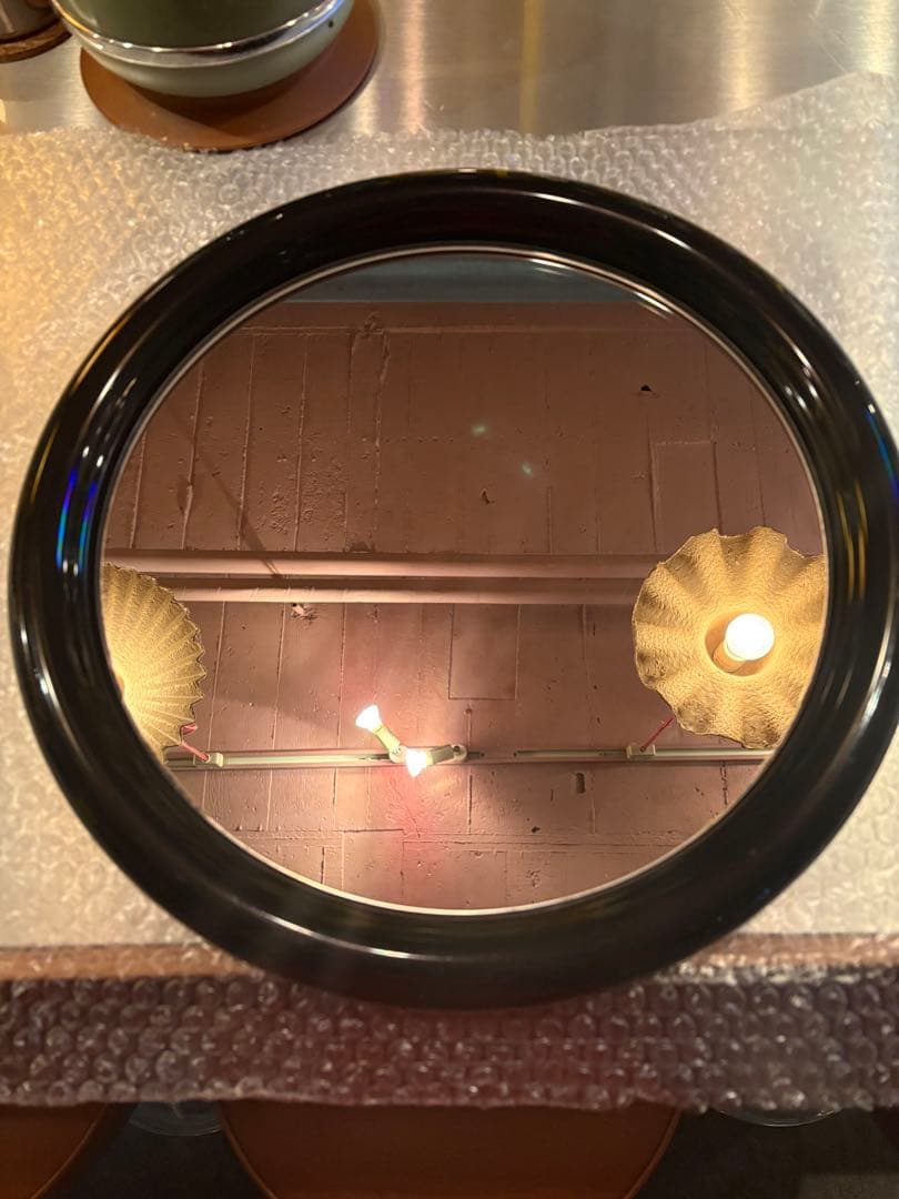 黒い円形壁掛け鏡 直径約30cm