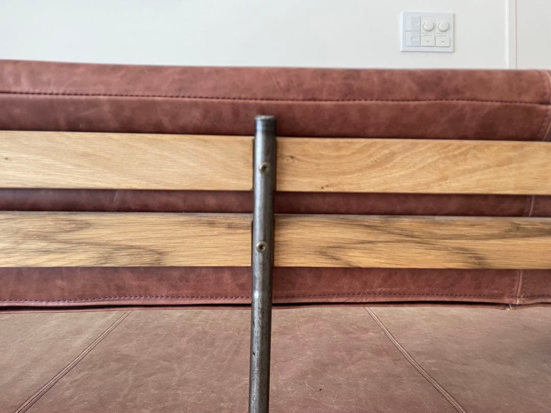 アデペシュ　３人掛けレザーソファ