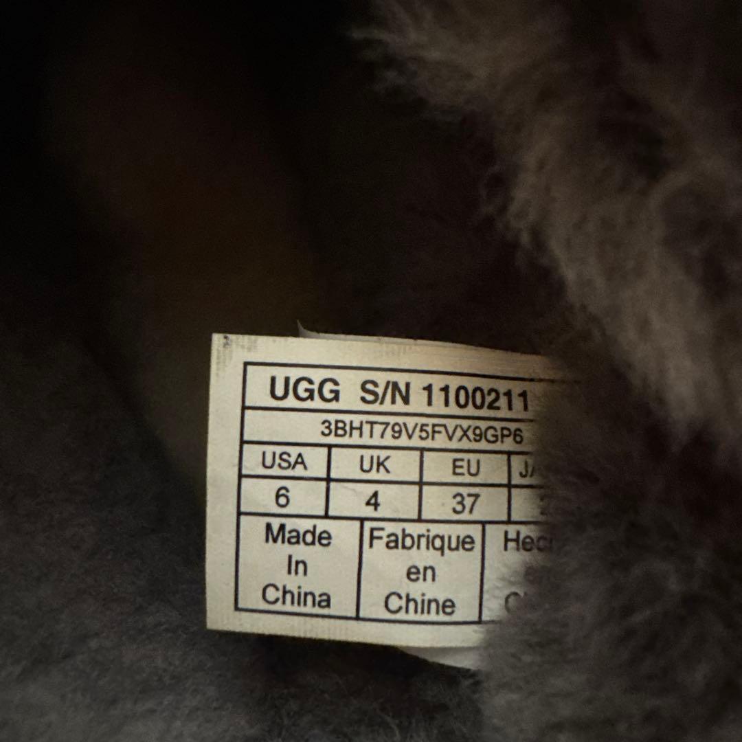 UGG クラシック ミニ スピル シーム ブーツ 1100211