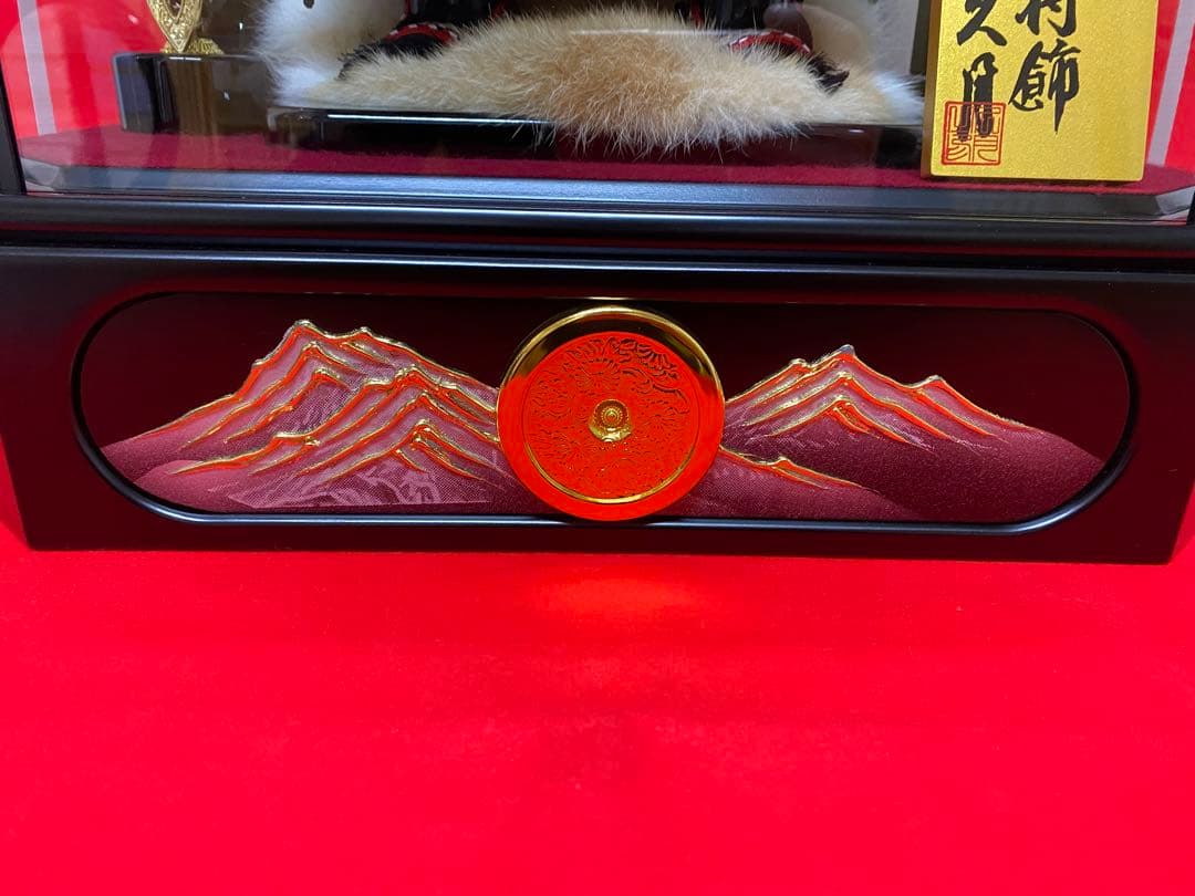 上杉謙信　東京久月　五月人形　家紋付き若大将飾りオルゴール付六角形ガラスケース入