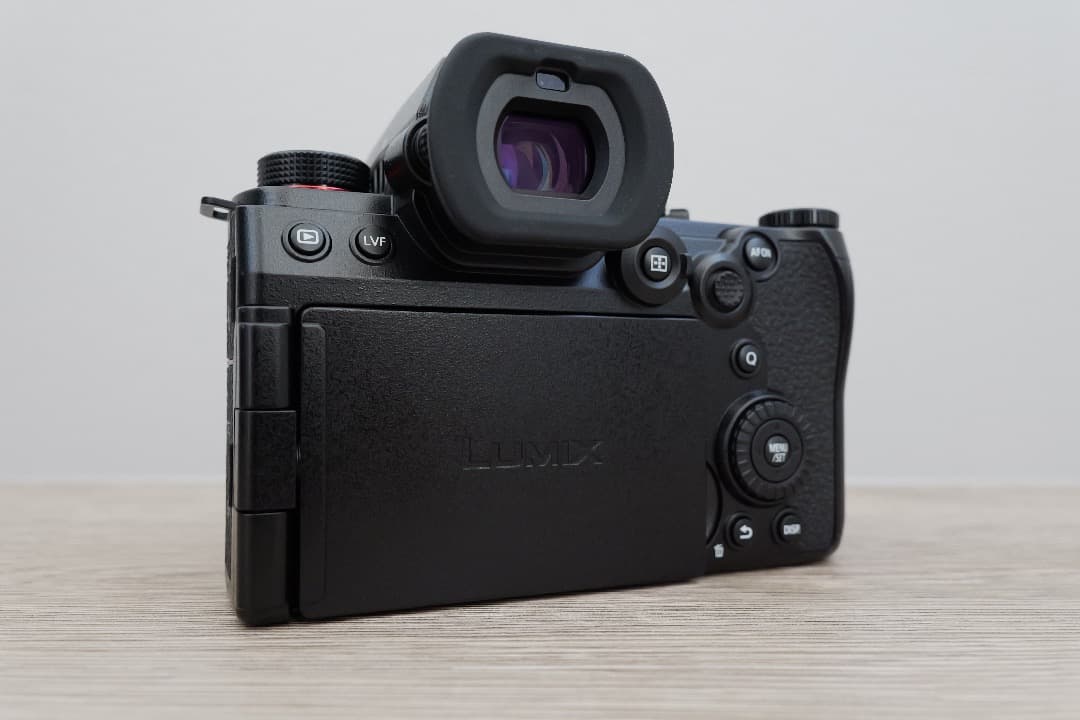 期間限定値引き中　パナソニック LUMIX DC-S5M2