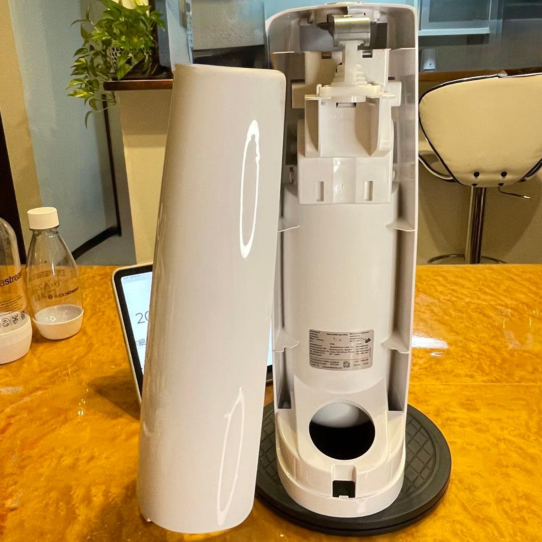 ソーダストリーム スピリット　ホワイト 専用ガスシリンダー2本 、専用ボトル1本