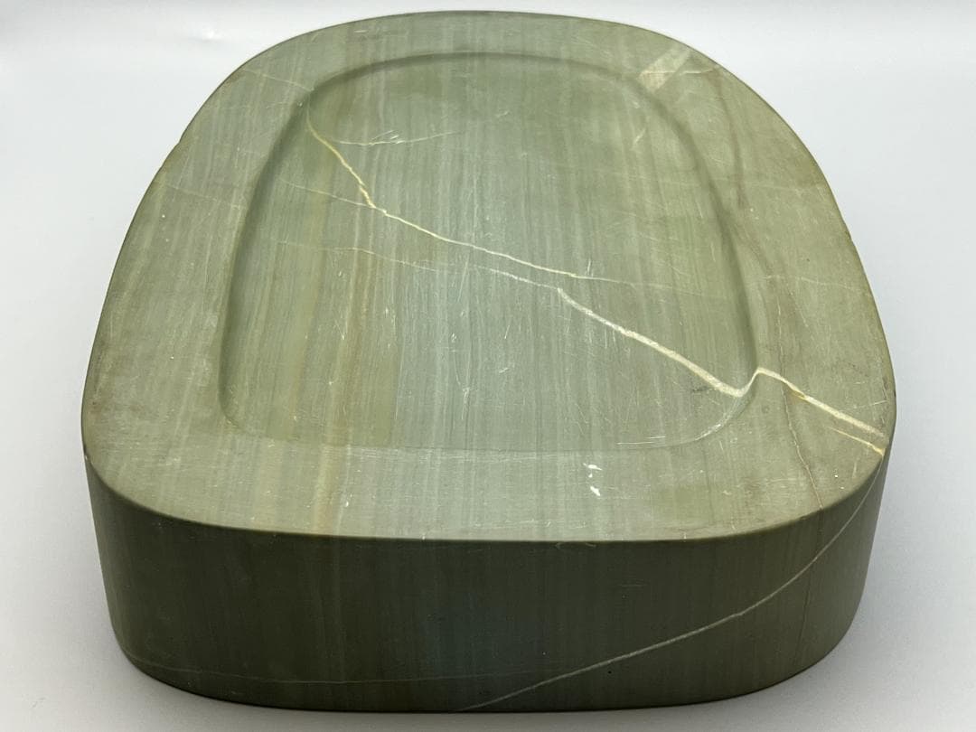 【海】硯　松花江緑石硯 松樹山水画　大硯 錦箱入　中国書道 　約：3.8kg