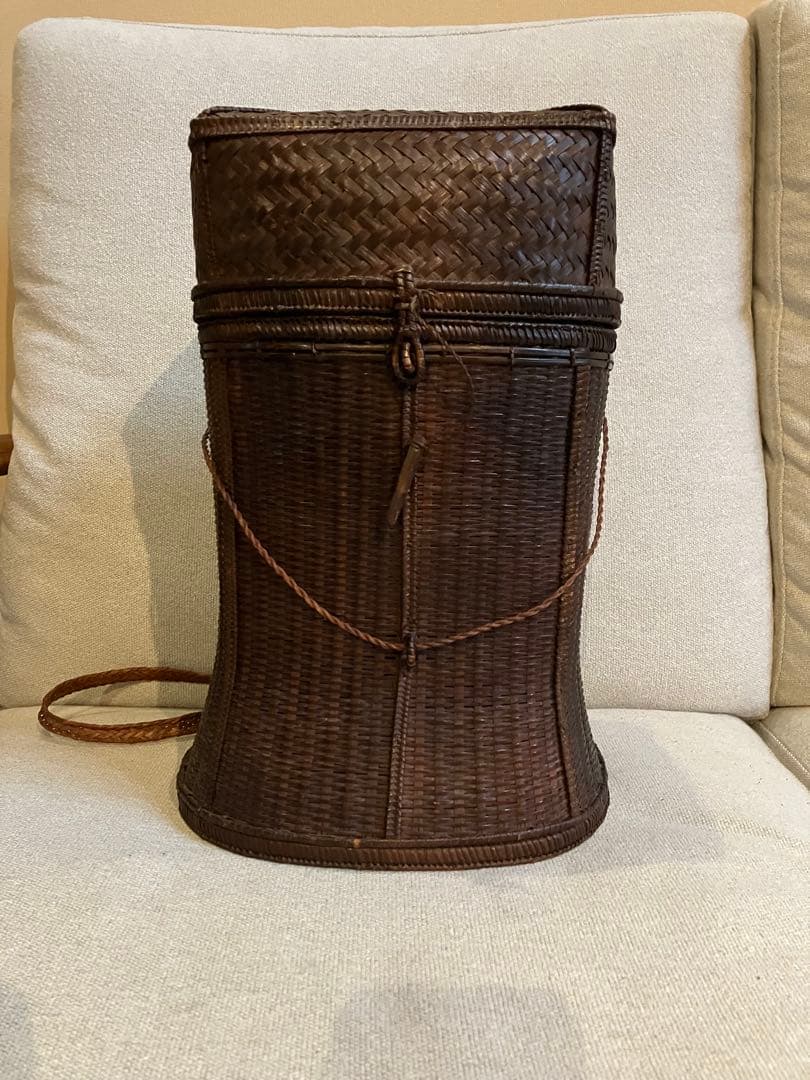 タイ産　Sop Mori Arts 籐製ダークブラウン筒型収納バスケット