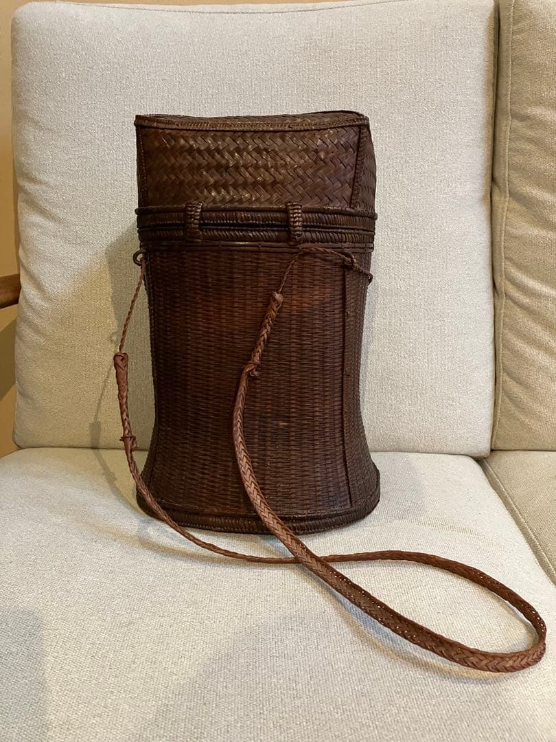 タイ産　Sop Mori Arts 籐製ダークブラウン筒型収納バスケット