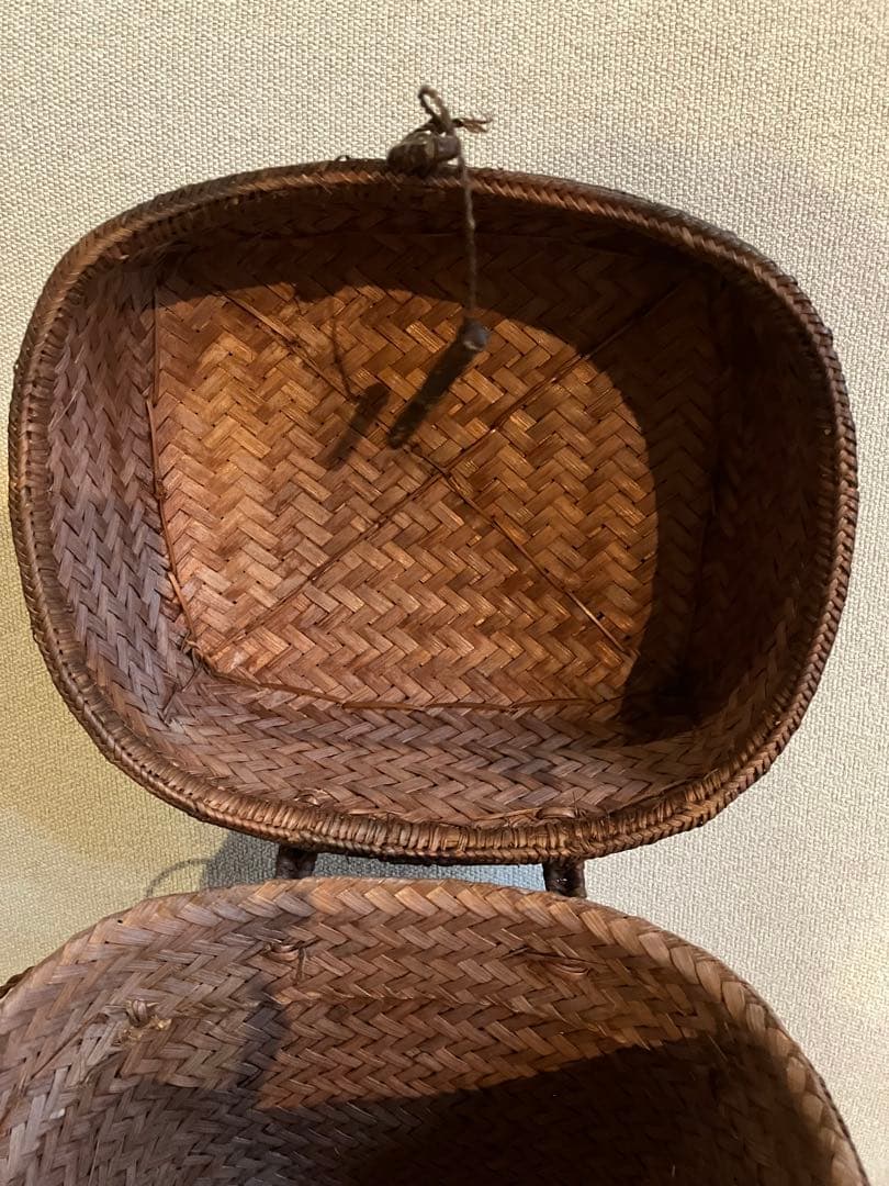 タイ産　Sop Mori Arts 籐製ダークブラウン筒型収納バスケット