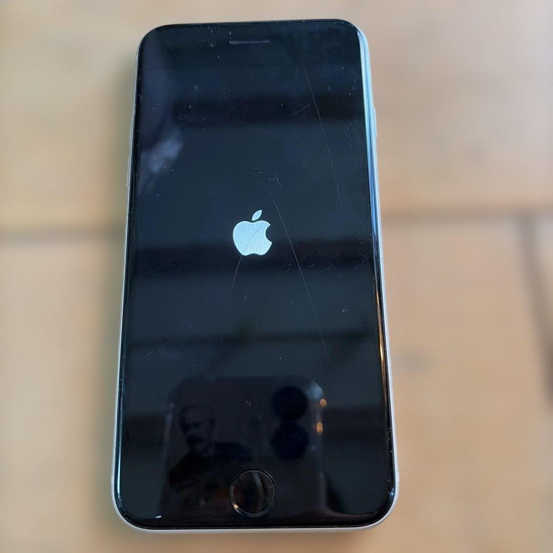 iPhone SE 第3世代　バッテリー98%