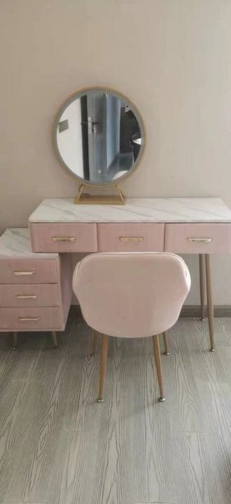 オシャレドレッサー　カラベロア調デスク引き出し3杯LEDミラー　椅子棚4点セット