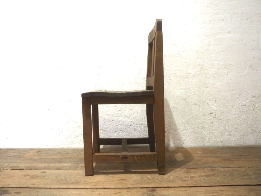 1368 ビンテージ　レトロな古い木製チェア　椅子　イス　展示台　花台　古家具