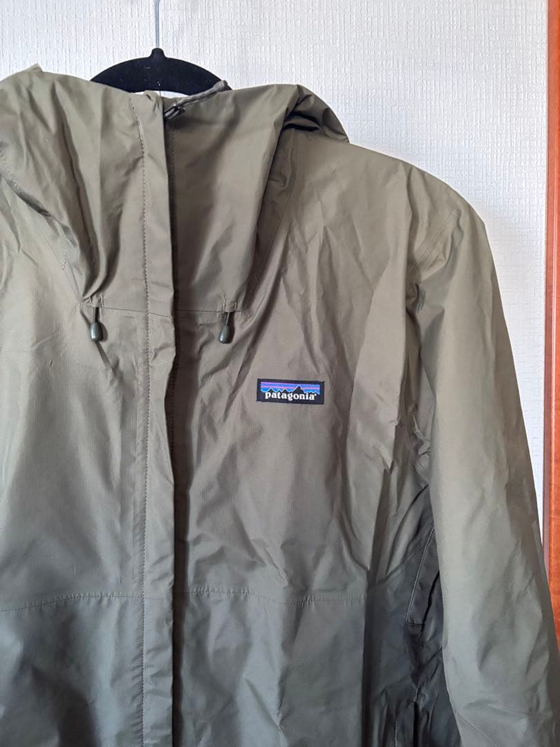 【新品未使用】patagonia ナイロンジャケット Ｍ　m'sオリーブ