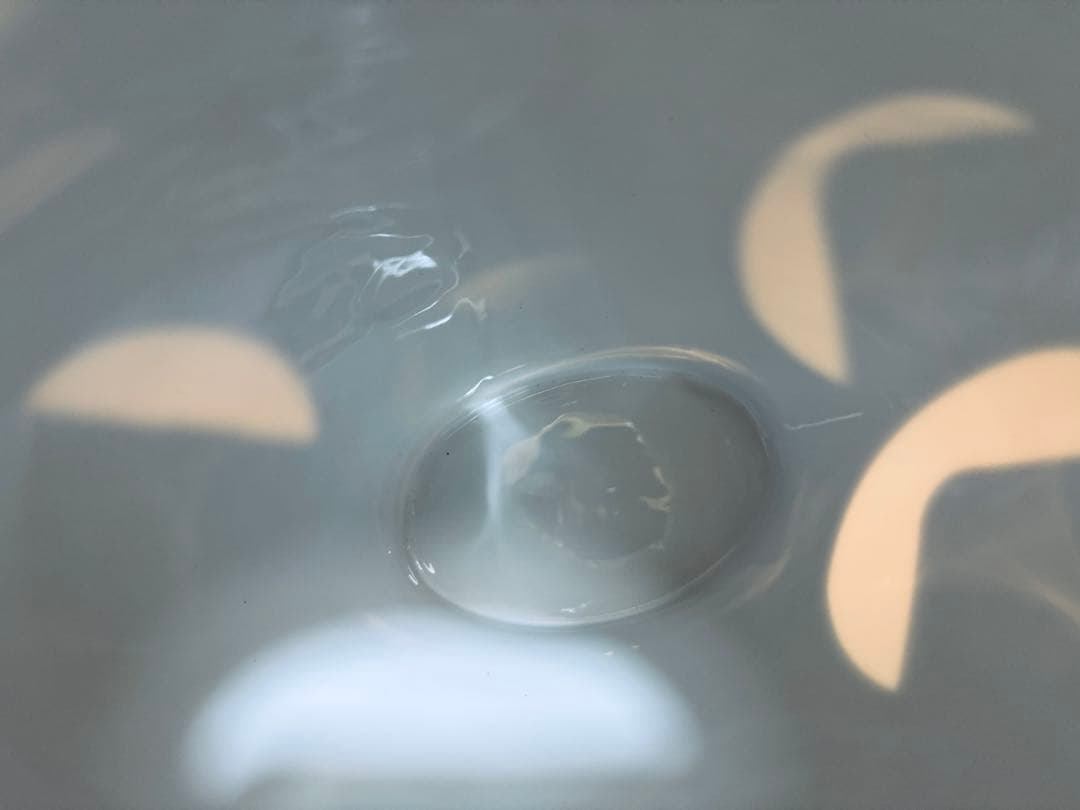 B8019【香蘭社】染付陽刻薔薇 フラワーベース 花瓶