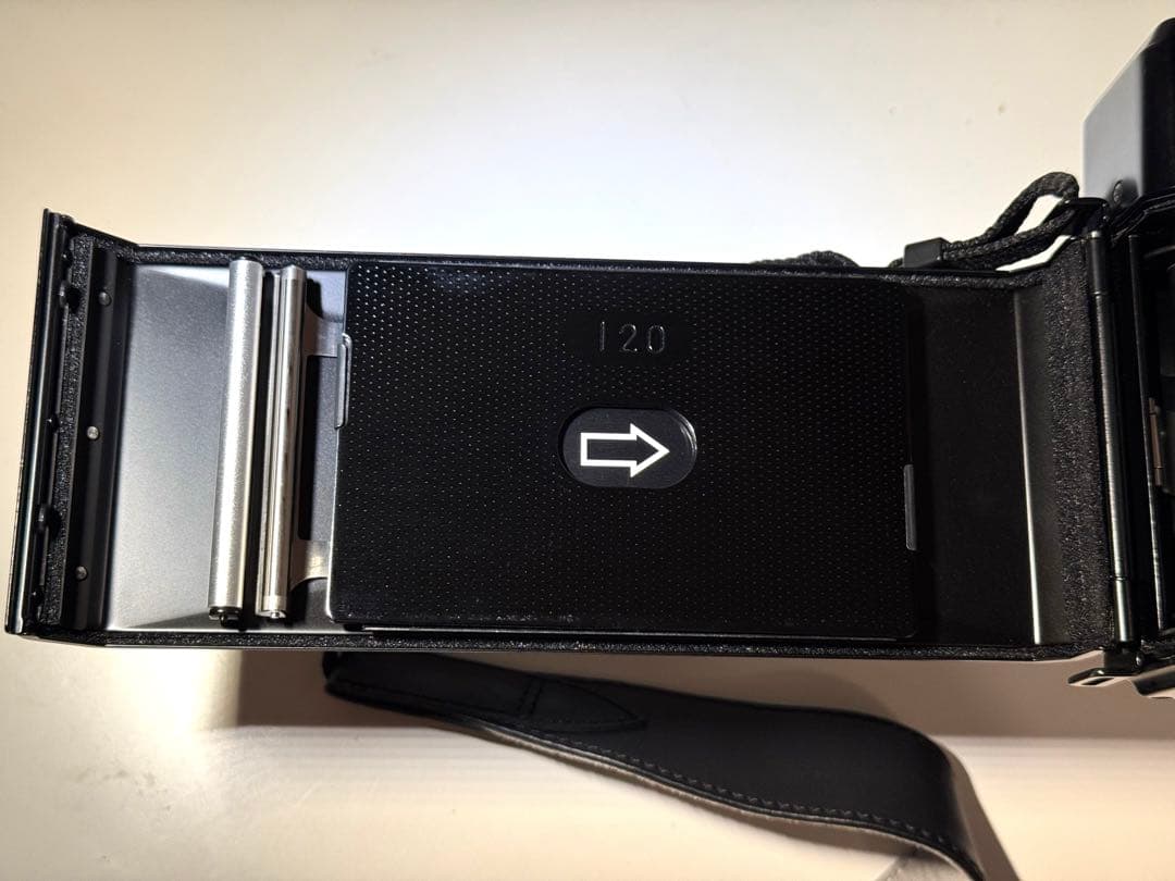 FUJI フジ GW690II 中判フィルムカメラ【おまけフィルム付】