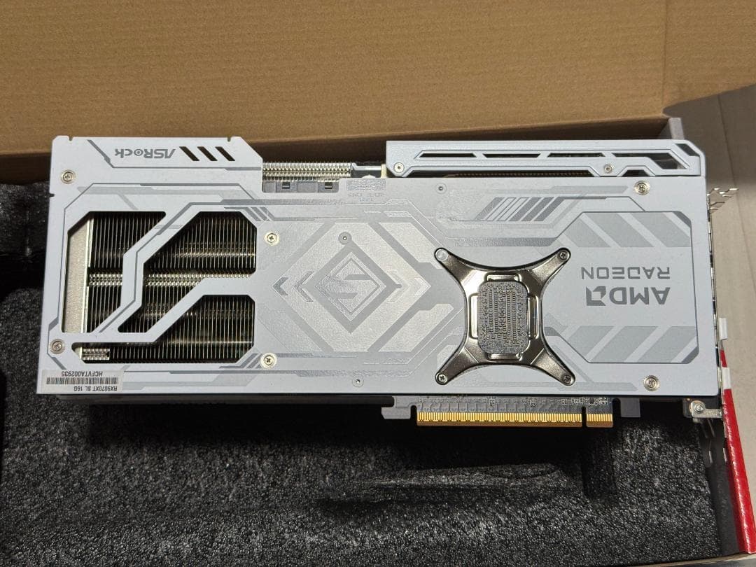 グラフィックボード・グラボ・ビデオカード ASRock Radeon RX9070 XT Steel Legend 16G