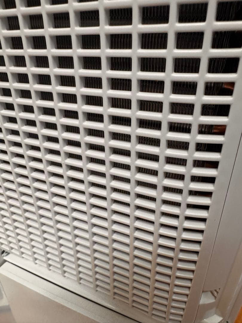 冷風も出ます！美品・2023年製SHARP 除湿機 CM-R100-W 衣類乾燥