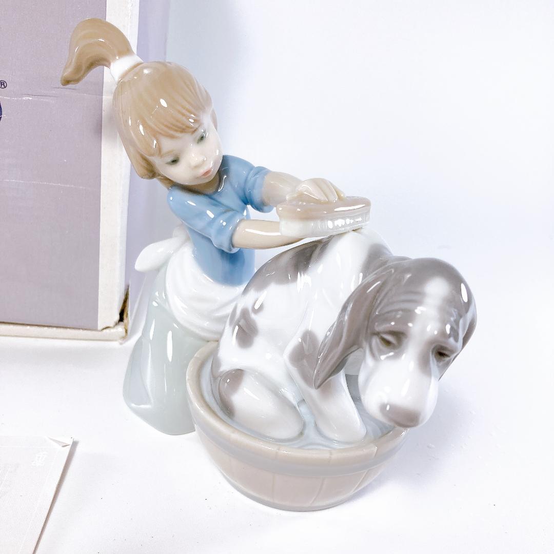 LLADRO リヤドロ きれいにしましょうね 少女・犬　05455|2616|☆