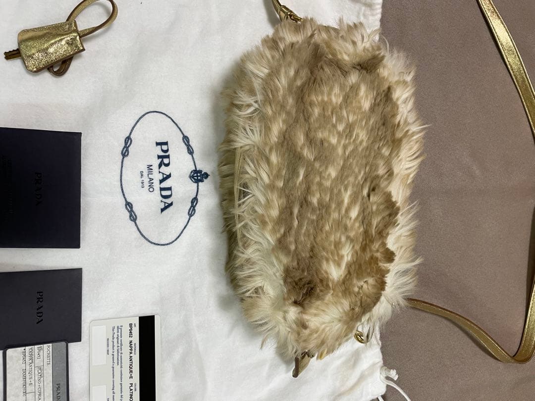 PRADA ゴールド ファー ショルダーバッグ