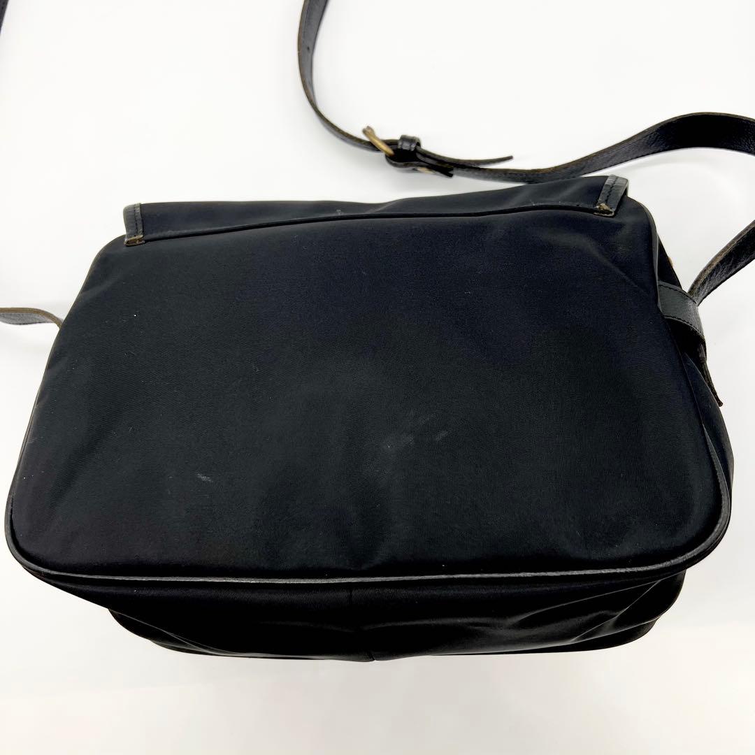 美品✨イルビゾンテ　ショルダーバッグ　メッセンジャー　レザー　ブラック　保存袋