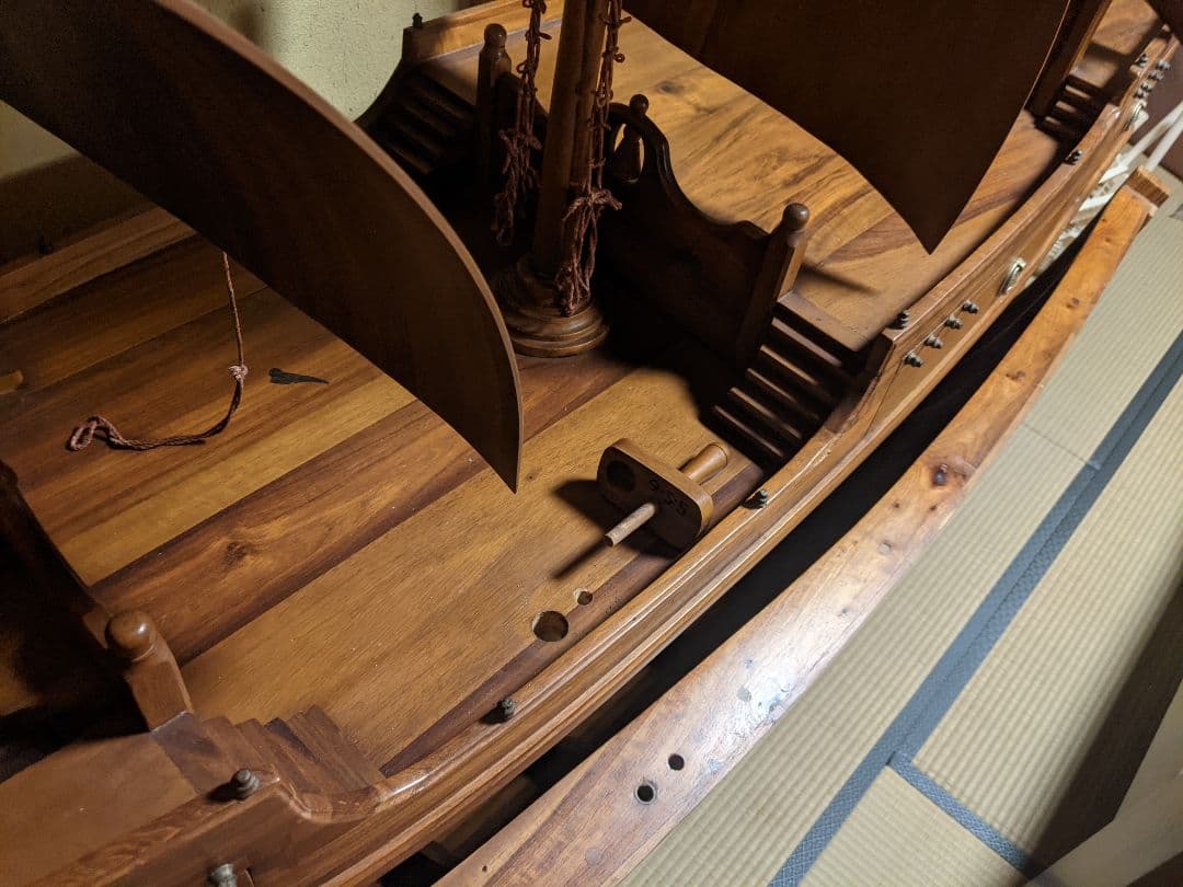 収納家具　ワイン保管　舟　模型