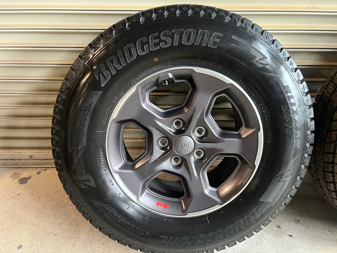 ⭐*️様 ジープクラディエーター、ラングラー、ブリザックスタッドレスタイヤ 17