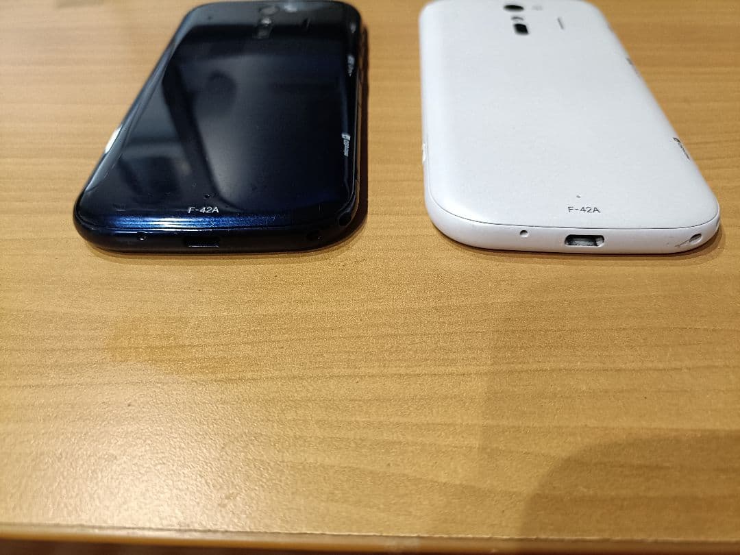 2個セット　F42-A スマートフォン らくらくスマホ　手帳ケース付き　ドコモ