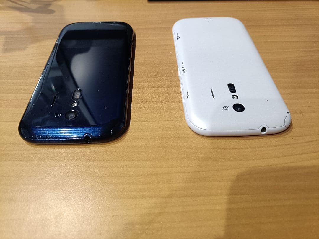2個セット　F42-A スマートフォン らくらくスマホ　手帳ケース付き　ドコモ