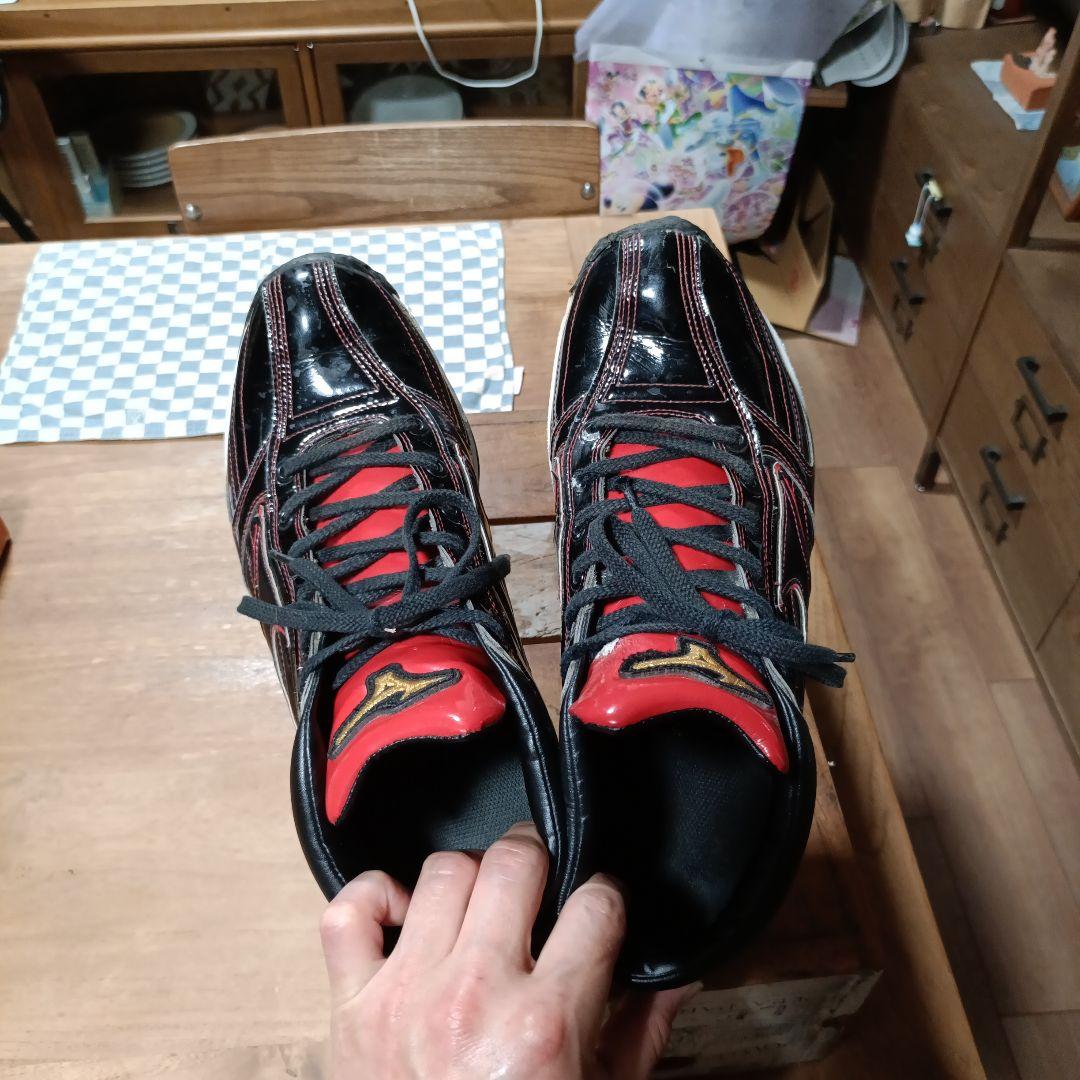 28cmミズノプロ 野球アップシューズ 黒/赤　トレーニングシューズ