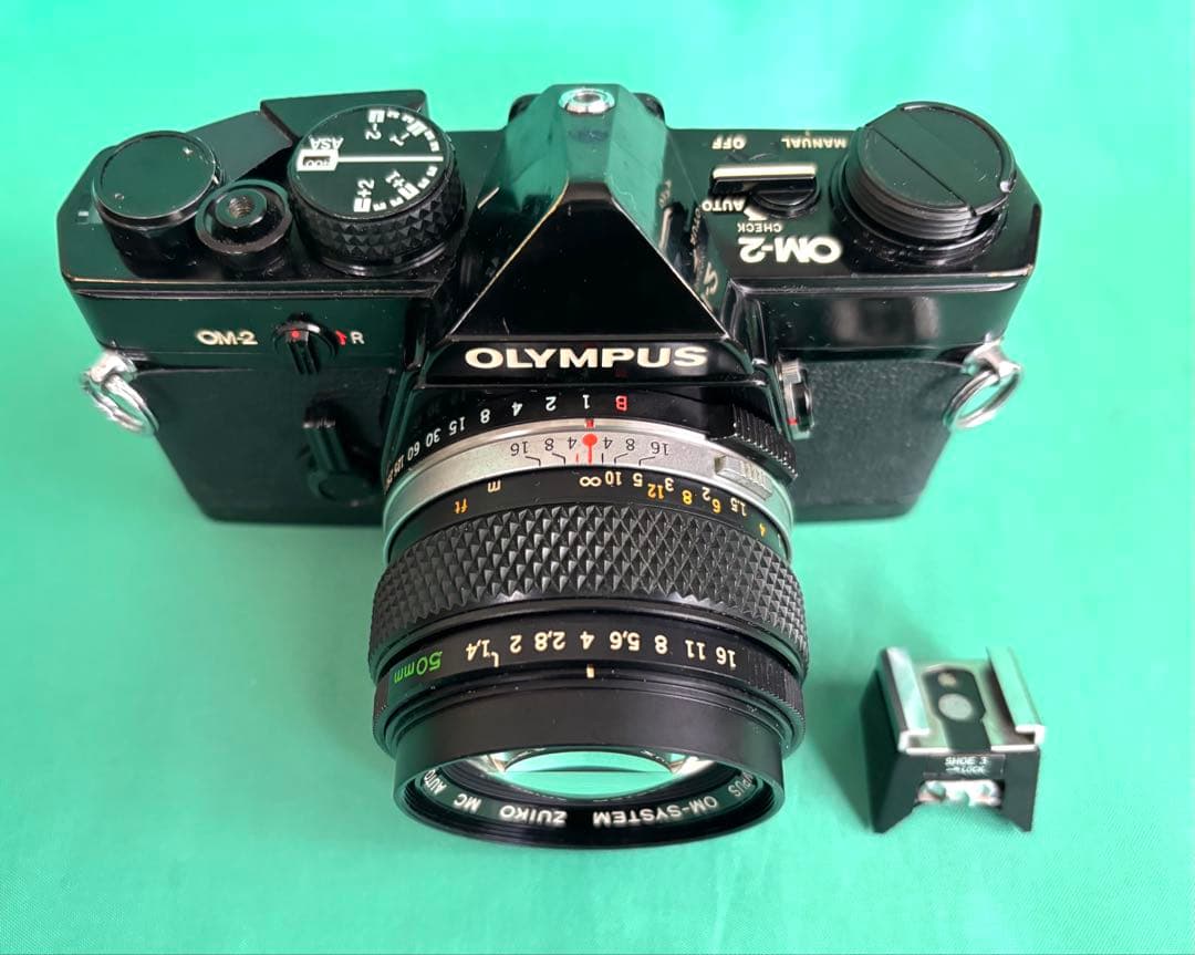 ★ OLYMPUS OM-2 (革ケース付) + 標準レンズ 50mm F1.4
