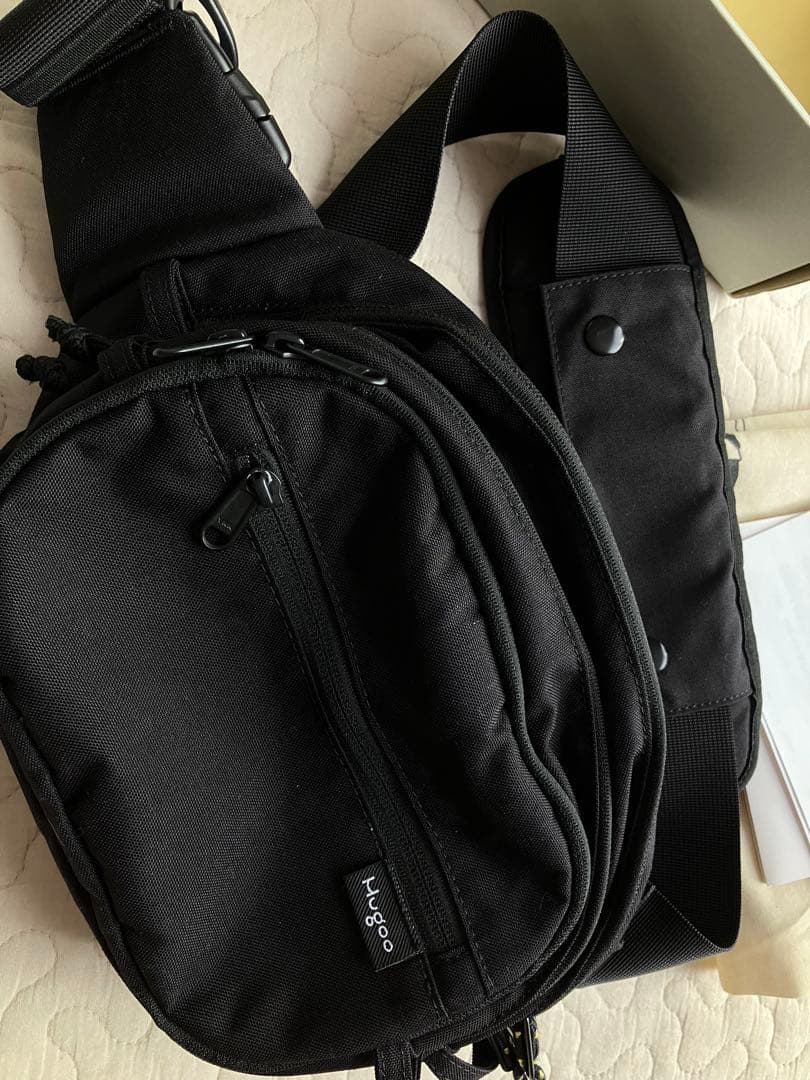 Hugoo ハグー ヒップシート ショルダーバッグ 黒×黄