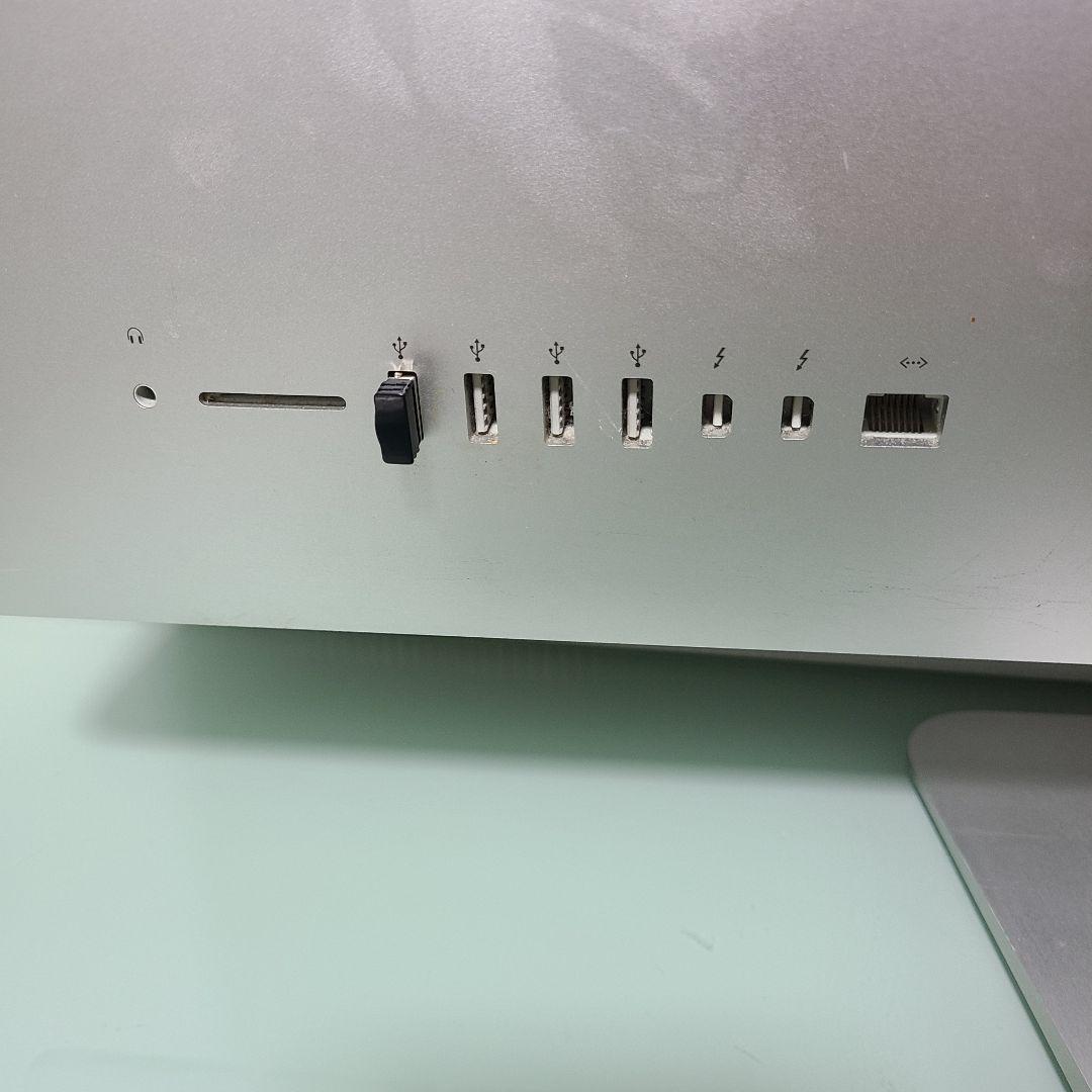 2009年モデルの27インチiMac　キーボード、マウス付き