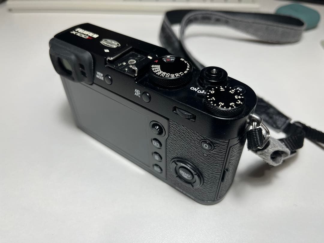 け*ん様 FUJIFILM フジフイルム X100F ブラック