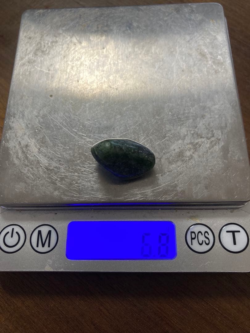 【極上の手触り】糸魚川翡翠 原石 6.8g ツルツル 透過あり お守り 石肌美