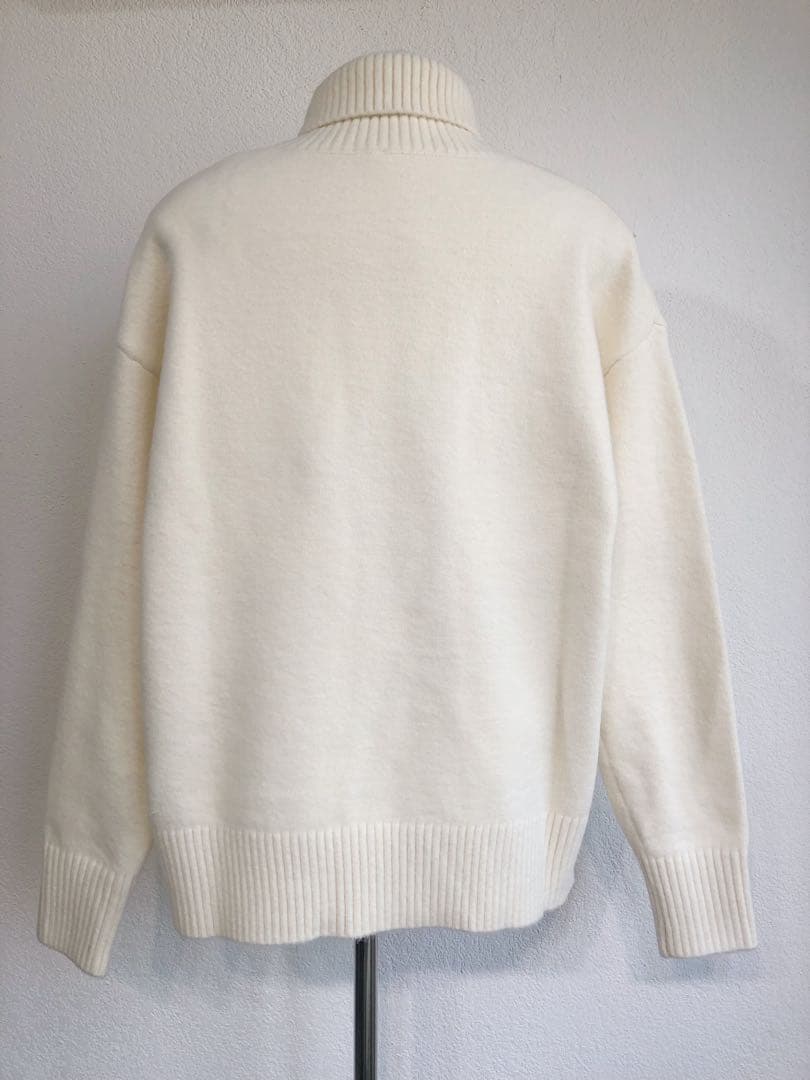 Ami Paris アイボリー タートルネックセーター ハート装飾 新品、未使用