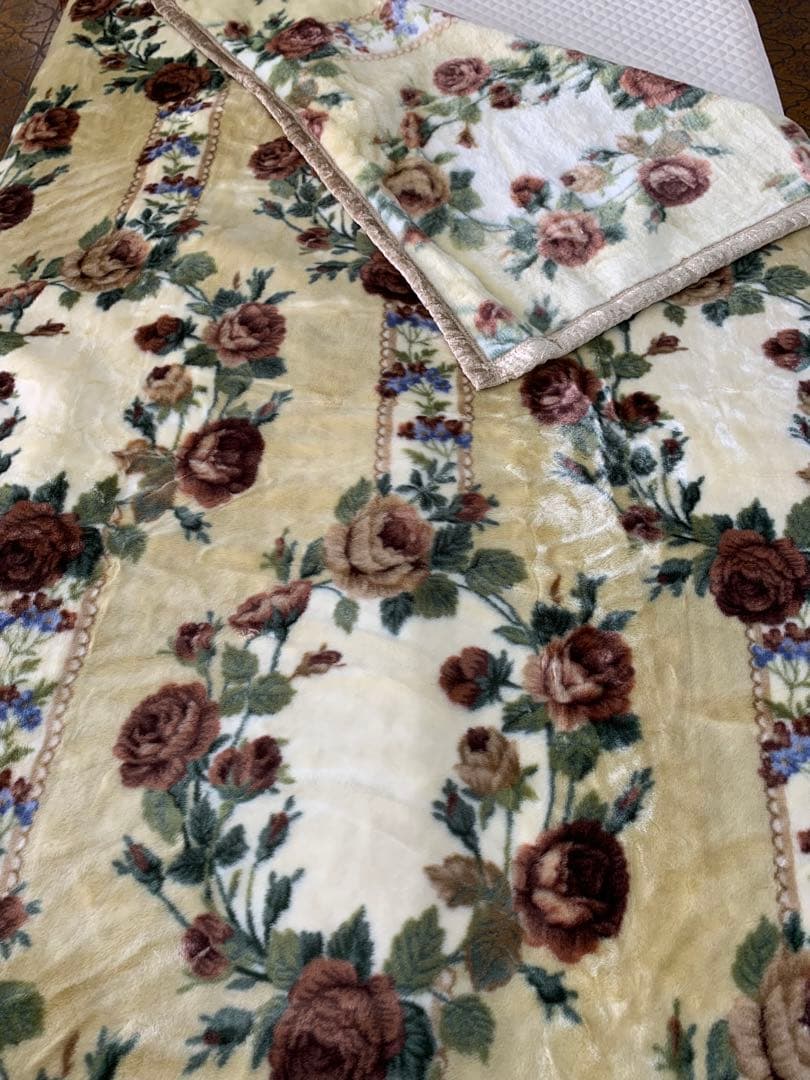 西川国産アクリルニューマイヤー毛布 RUBELLI ダブルサイズ