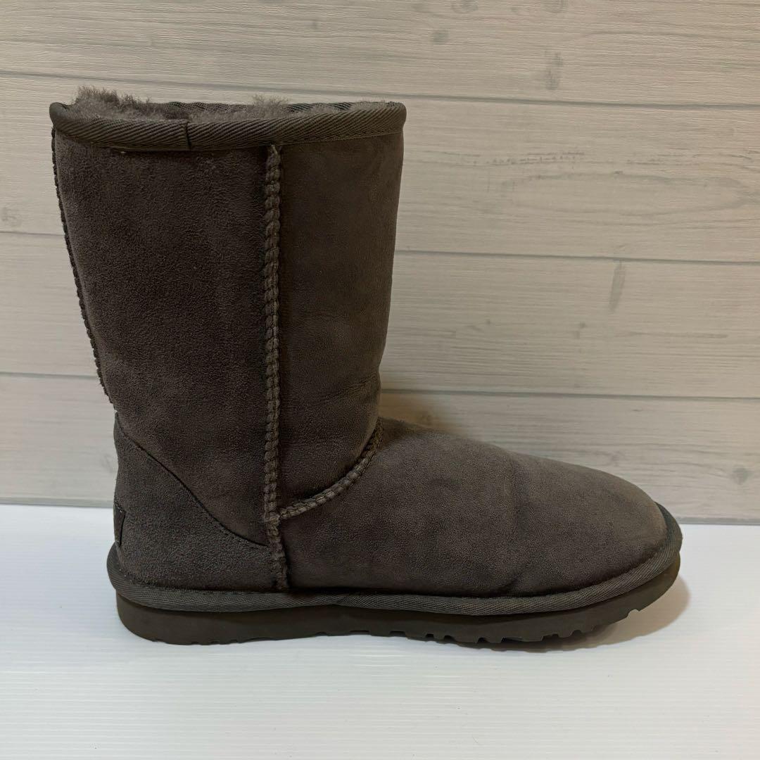 UGG グレー ムートンブーツ　classic short 24cm US７