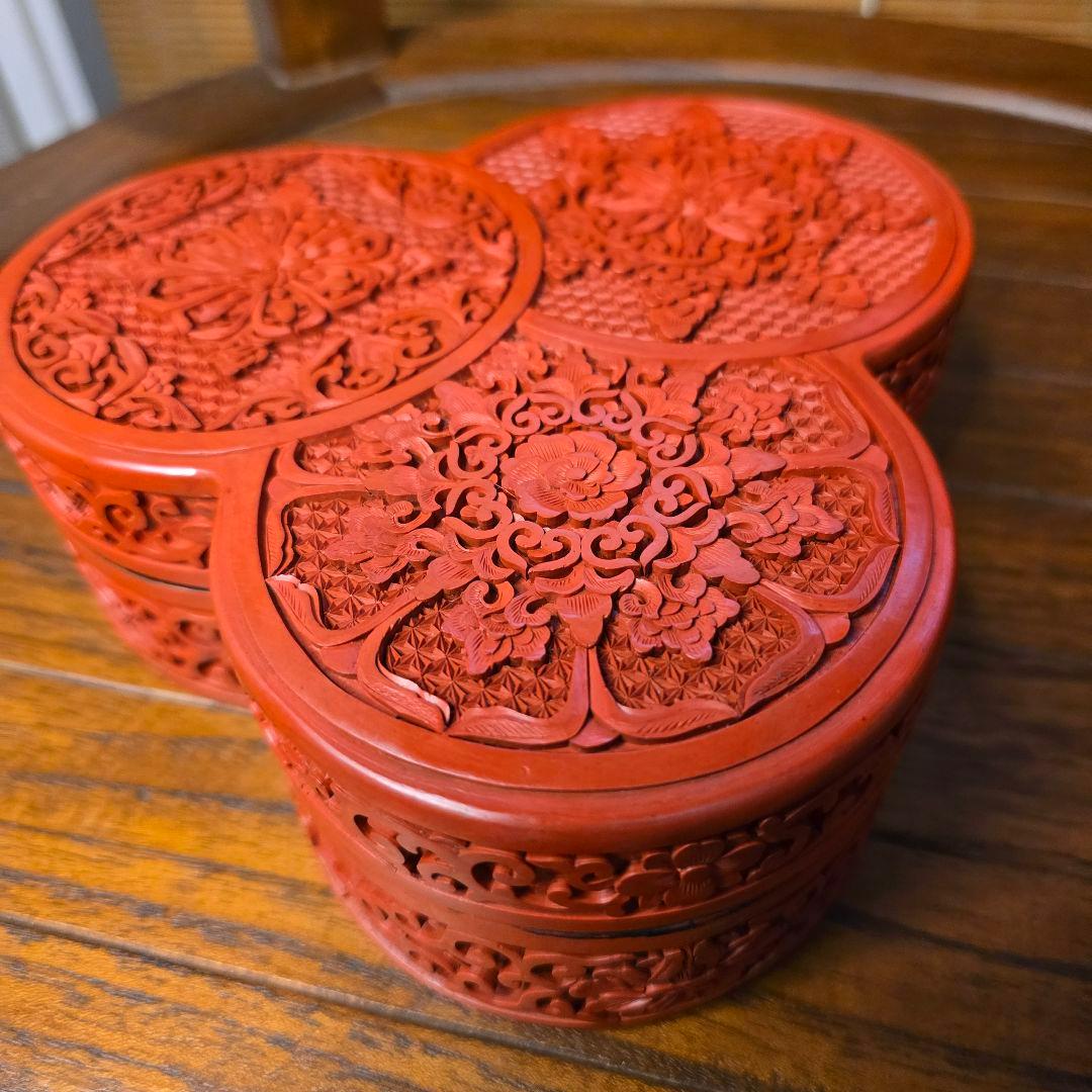 中国　堆朱彫 幾何地唐華唐草文 　三輪蓋物