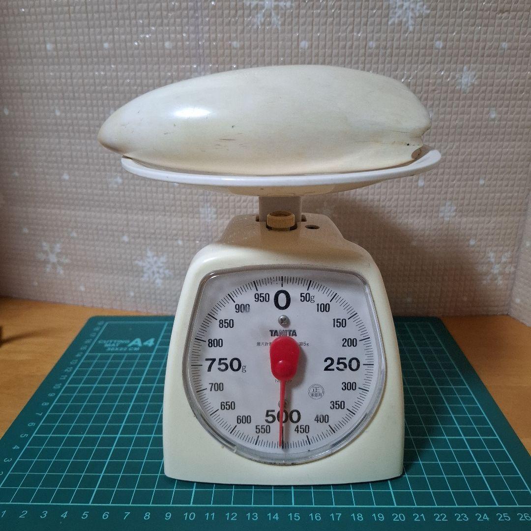 鯨の歯と台付き